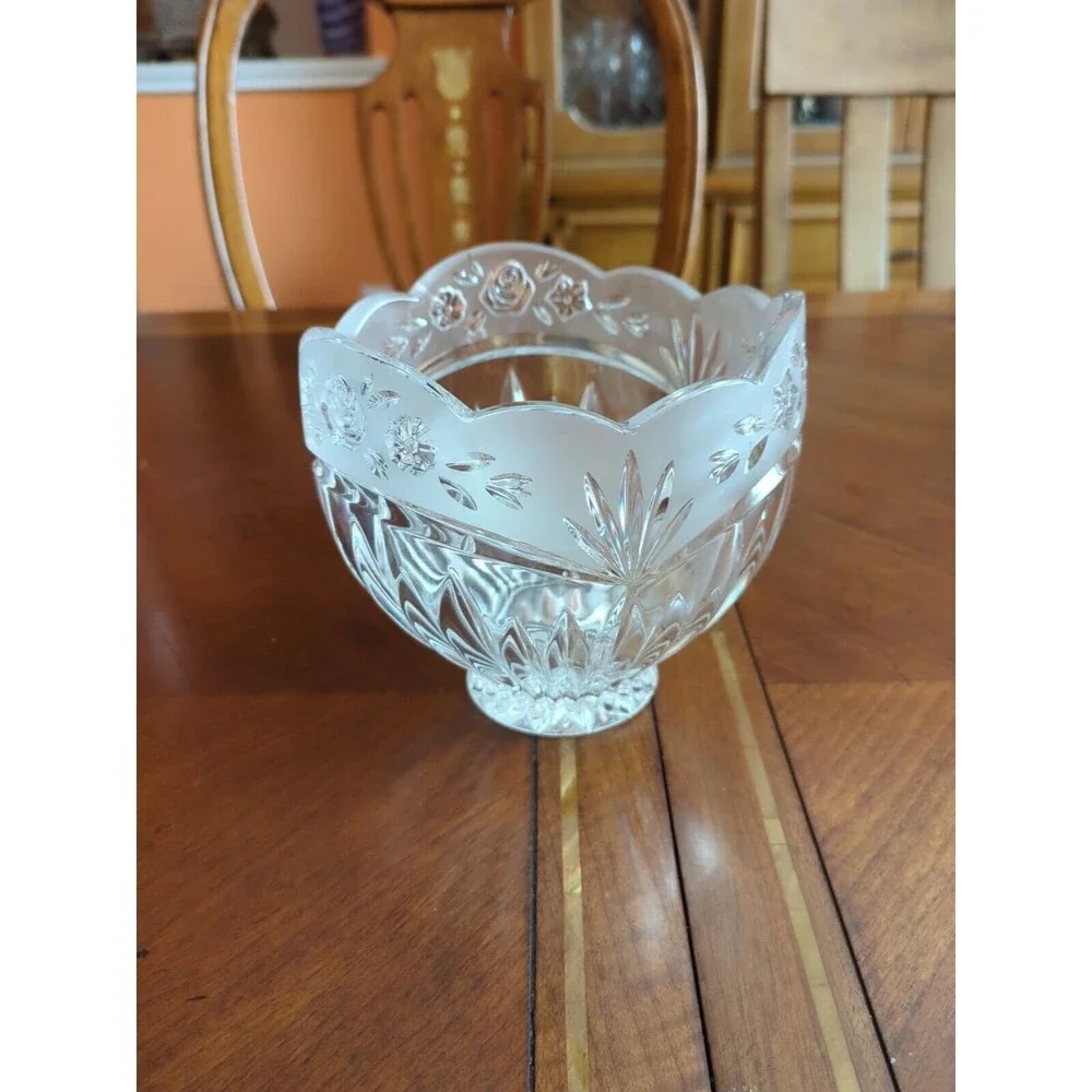 Vintage Oneida Southern Garden Pattern. Lead Crystal Petal Bowl / Potpourri.